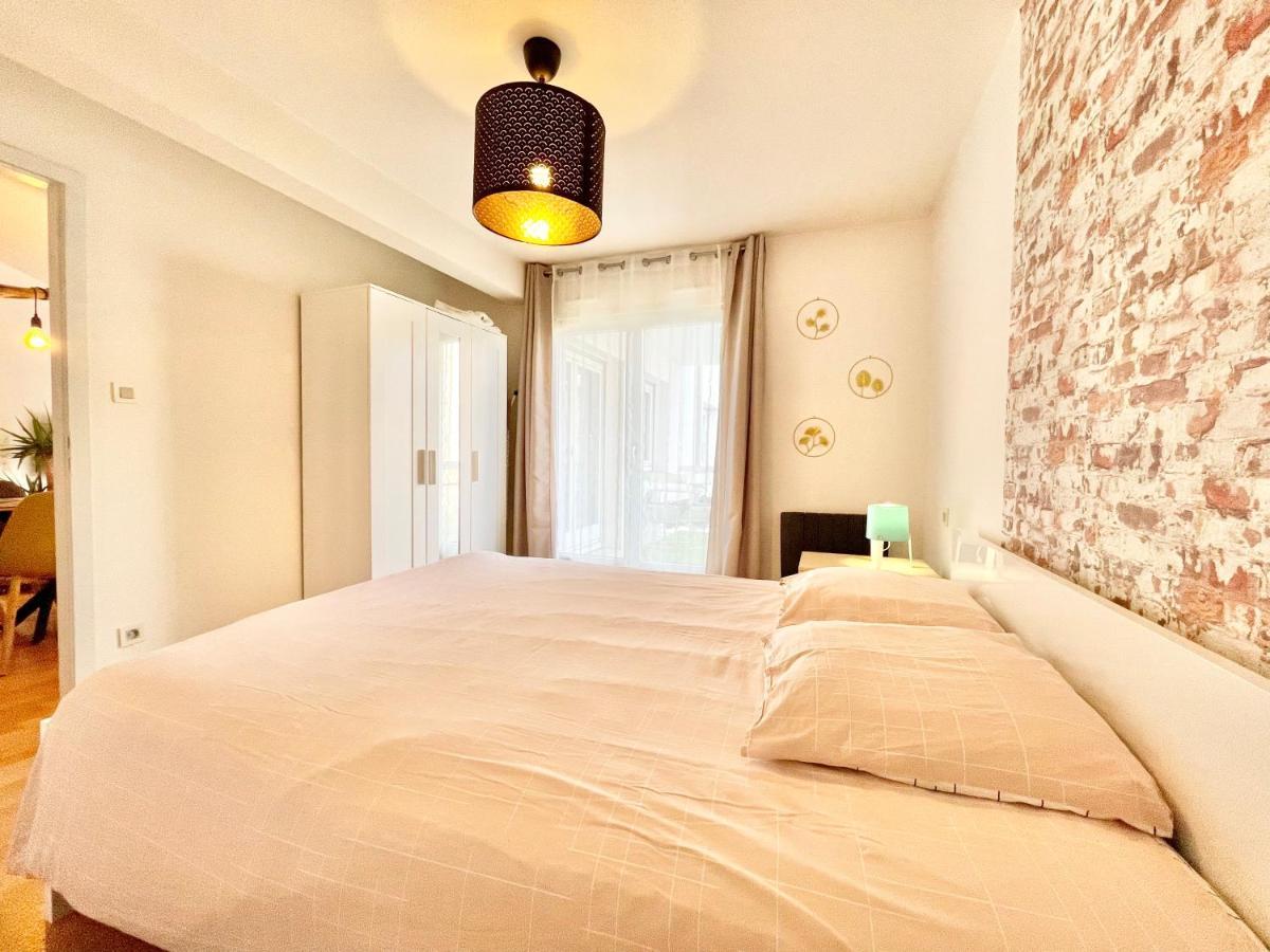 Apartment Centre - Balcon - Parking Gratuit